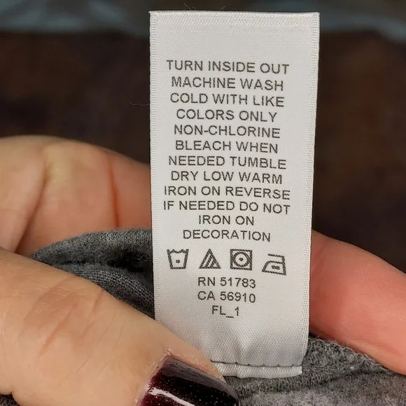 Maurices graphic tee tshirt scoop neck Namaste at home with my dog gray cream L - Picture 7 of 7